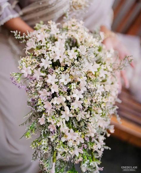 Traditional Bridal Bouquet, Vintage Wedding Bouquet, Bridal Bouquet Flowers, Wedding Plan, Wedding Vibes, Elegant Wedding Dress, In Full Bloom, All Things Wedding, Bridal Bouquets