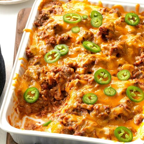 Southwestern Bean Dip Southwestern Dip, Ground Beef Taco Dip, Chips Dip, Bean Dip Recipes, Bean Snacks, Christmas Recipes Easy, Cheesecake Dip, Superbowl Snacks, Bean Dip