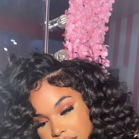 🇩🇴 on Instagram: "Curly Sew-in With Wand Curls 😍😍😍 #miamihairstylist #miamihair #miamihairsalon #miamimakeupartist" Curly Sew In, Hoco Hair, Chick Fil A, Wand Curls, Pretty Hairstyles, Hair Salon, Hair Looks, Makeup Artist, Hair Stylist