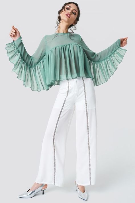 Ruffles On Sleeves, Fashion Design Tops, Sleeves Design For Dresses, Sleeve Ideas For Dresses, Sleeve Designs Fashion, Top Sleeves Design, Open Sleeves Design, Ruffle Sleeves Blouses, Ruffled Top Outfit