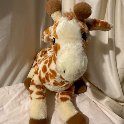 Cute Giraffe cuddly Patty Thompson, Giraffe Teddy, Plushies Crochet, Plush Giraffe, Fav Animal, Giraffe Toy, Dysfunctional Family, Cute Giraffe, Nothing At All