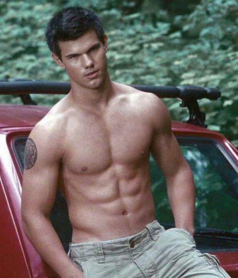 Taylor Lautner, Red