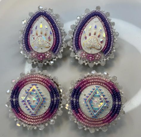 Beaded Flower Earrings Native, Delica Necklace, Native American Beadwork Tutorial, Twd Oc, Indigenous Beadwork, Fancy Shawl, Native Earrings, Native American Beadwork Patterns, Beautiful Beaded Earring