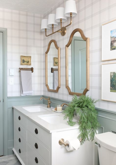 white vanity, plaid wallpaper, wood mirrors, gold hardware and light fixture, antique cabinet pulls Cottage Bathroom Remodel, English Cottage Bathroom, Jeffrey Court, Style Anglais, Shower Columns, Cottage Bathroom, Hall Bathroom, Challenge Week, Girls Bathroom