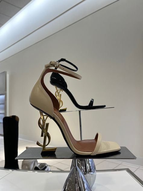 Luxury High Heels Aesthetic, Aesthetic Stilleto Heels, Versace Heels Aesthetic, Saint Laurent Heels Aesthetic, Ysl Heels Black, Fashion Shoes Heels, Elegant Shoes, Fancy Shoes, Shoe Inspo