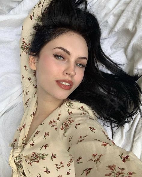 Clean Makeup Look Pale Skin, Pale Skin Affirmations, Grunge Makeup Pale Skin, Pale Olive Skin Tone, Pale Girl Makeup Dark Hair, Pale Skin Is So Angelic, Super Pale Skin, Pale Olive Skin, Pale Makeup