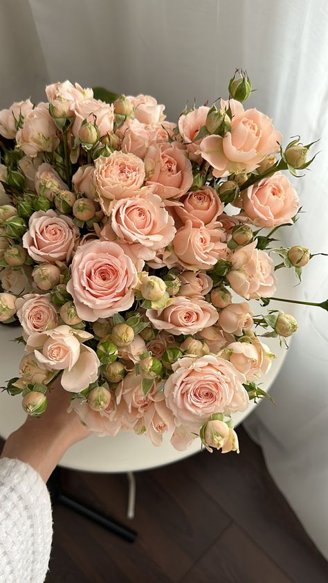 Wallpapers Beautiful, Rose Aesthetic, Boquette Flowers, Flowers Bouquet Gift, Nothing But Flowers, Flower Therapy, Beautiful Bouquet Of Flowers, Luxury Flowers, Beautiful Rose Flowers