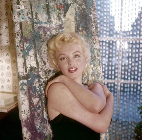 I love you can see her freckles!!!  and her arms look like real pale skin people do, kinda pink and splotchy, very real~ Milton Greene, English Fashion, Cecil Beaton, Marilyn Monroe Photos, Norma Jean, Norma Jeane, Sophia Loren, Halle Berry, Blonde Bombshell