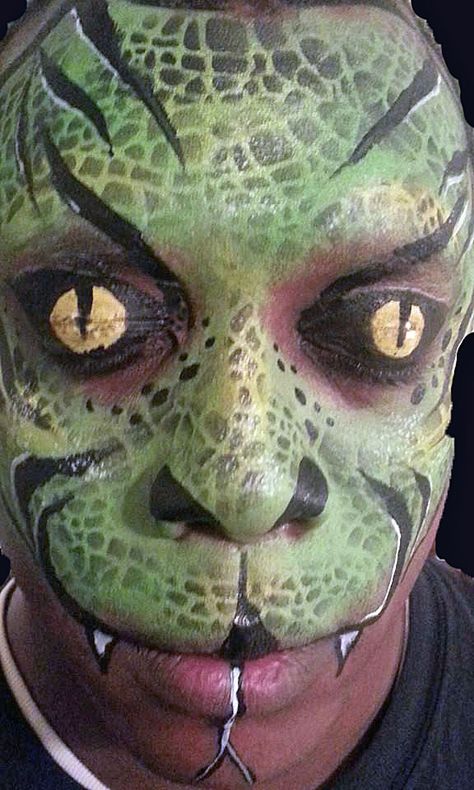 Fast and Easy Reptile Man Dragon Makeup Halloween Easy, Reptile Makeup, Lizard Halloween Makeup, Scale Makeup Dragon, Scales Makeup Dragon, Spider Face Painting, Dragon Makeup, Step By Step Contouring, Spider Face