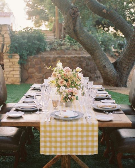 Isabel Cañas (@floralsbyisabelle) posted on Instagram: “Inspiration~ So happy to share with you all that finally I’m a member of SCB✨ This is a place where brides can find a friendly and…” • May 13, 2020 at 5:40pm UTC Gingham Wedding Table, Garden Party Dinner, Gingham Wedding, Heather Taylor, Yellow Gingham, Outdoor Patio Space, Romantic Garden Wedding, Event Design Inspiration, Wedding Event Design