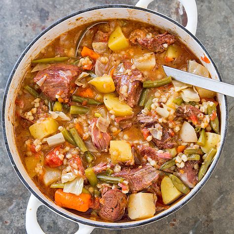 Mulligan stew was once a catchall supper used to clean out the fridge (and pantry). We refined it into a dish all its own. Mulligan Stew Recipe, Best Stew Recipe, Mulligan Stew, Regional Food, Vegetable Soup Recipes, Soup And Stew, Beef Stew Recipe, Beef Soup, Stew Recipe