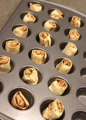 Mini Cinnamon Buns, Quick Cinnamon Rolls, Mini Cinnamon Rolls, Cinnamon Rolls Easy, Muffin Tin Recipes, Breakfast Sweets, Crescent Roll Recipes, Table Talk, Easy Cinnamon