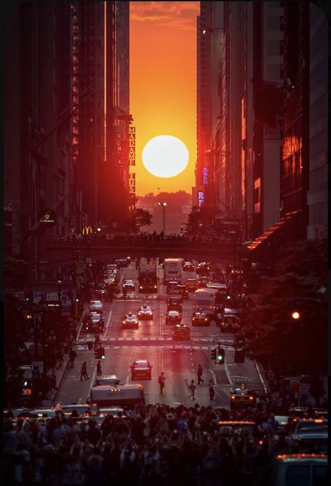 Manhattan Henge, New York Sunset, City Lifestyle, Modern City, City Photography, City Aesthetic, Sunrise Photography, City Travel, Beautiful Sunset