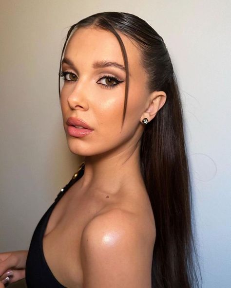 Brown Makeup Looks, Millie Bobby Brown Movies, Bobbi Brown Makeup, Brown Makeup, Jamie Campbell Bower, I Love Girls, Bobby Brown, Millie Bobby Brown, Celebrities Female