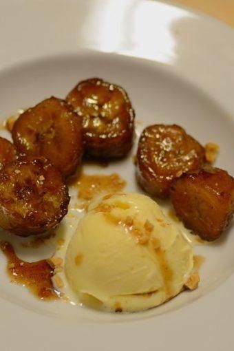 Easy Banana Compote (Doce de Banana) Banana Compote Recipe, Banana Preserves, Healthy Banana Foster, Carmalized Bananas, Banana Compote, Caramelised Banana, Compote Recipe, Vegan Banana, Banana Recipes