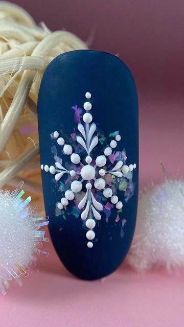 Mitten Nail Designs, Snowglobe Nail Art, Snow Design Nails, Step By Step Christmas Nail Art, Snowflake Nail Tutorial, Snowflakes Nail Art, Nails December Winter, Navy Blue Christmas Nails, Baby Blue Christmas Nails