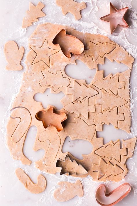 Toasted Pecan Brown Sugar Cookies - The Sweet and Simple Kitchen Christmas Cookies Pecan, Luxe Christmas, Pecan Sandies, Holiday Sugar Cookies, Cut Out Cookie Recipe, Centerpiece Diy, Brown Sugar Cookies, Cookie Dough Recipes, Pecan Cookies