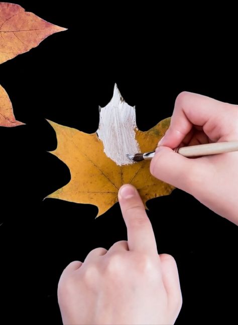 Turn fall leaves into ghosts with this easy craft for kids! #ghostleaves #ghostleafcraft #fallleafcraftsforkids #growingajeweledrose Ghost Leaves Diy, Leaf Ghost Craft, Halloween Leaves Craft, Glue Ghost Craft, Leaf Ghosts, Ghost Leaves, Homeschool Halloween, Leaves Craft, Easy Craft For Kids