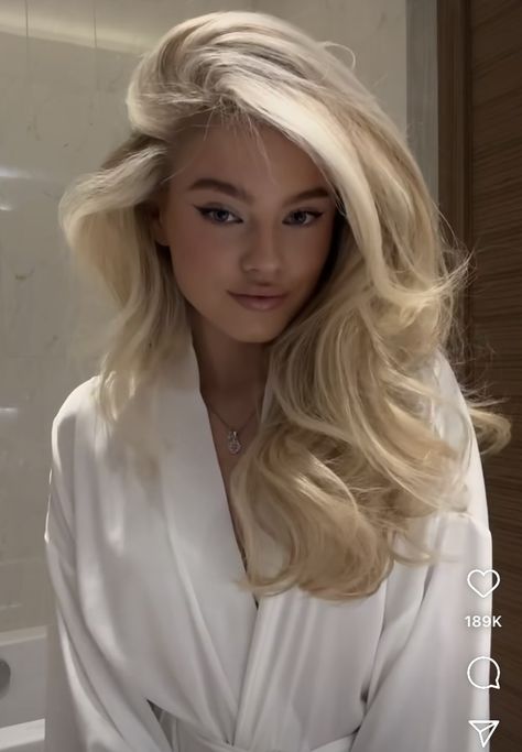 Blow Dry Blonde Hair, Blonde Hair Old Money, Cool Winter Blonde Hair, Wedding Hair Blowout, Bouncy Blowout Long Hair, Bouncy Blonde Hair, Wedding Blowout Hair, Voluminous Blonde Hair, Blonde Bombshell Hair