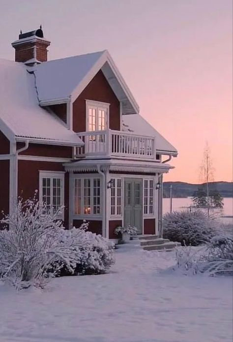 Sweden Aesthetic Winter, Swedish House Exterior, Houses In Sweden, Winter Home Exterior, Christmas Wallpaper Iphone Aesthetic, Sweden Home, Sweden Winter, Wallpapers Winter, Holidays Outfits