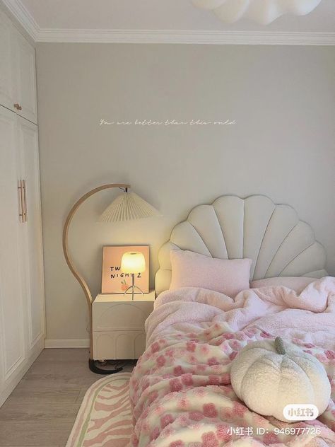 Aesthetic Bedroom Ideas Girly, Women’s Room Decor, Belly’s Room, Greenwich House, Vanity Inspiration, Dorm Inspo, Dekorasi Kamar Tidur, Pinterest Room Decor, Girly Room