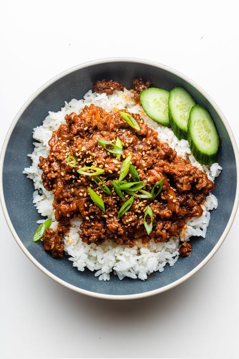 Enjoy this quick and easy weeknight dinner with these Gochujang Beef Bowls! Ready in under 30 minutes, this flavorful dish combines savory, spicy, and sweet elements for a delicious Korean-inspired meal your family will love. Gochujang Beef, Gluten Free Dumpling Wrappers, Spicy Korean Beef, Okonomi Kitchen, Quick Kimchi, Rice Paper Dumplings, Beef Bowl Recipe, Gochujang Recipe, Easy Rice