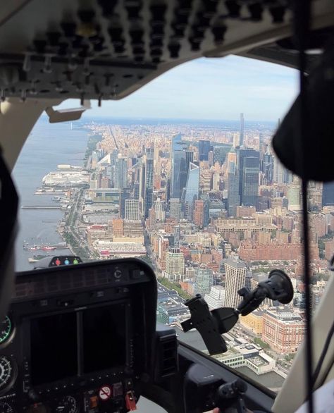 beautiful ride over new york #helicopter #nyc Helicopter Ride, Screen Video, Green Screen Video Backgrounds, Video Background, New York Travel, Future Life, Green Screen, Where The Heart Is, Helicopter