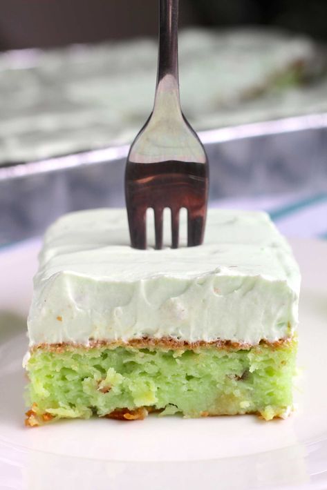 Pistachio Pineapple Cake, Pineapple Delight, Angel Food Cake Mix Recipes, Pistachio Pudding, Pistachio Cake, Pineapple Cake, 9x13 Baking Dish, Pudding Cake, Cake Mix Recipes