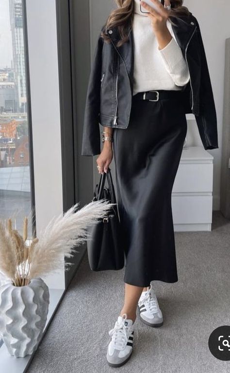 Black Midi Skirt Outfit Classy, Satin Skirt And Sneakers Outfit, Satin Skirt With Sneakers, Midi Silk Skirt Outfit, Zara Skirt Outfit, Denim Skirt Ideas, Black Slip Skirt Outfit, Styling A Skirt, Black Skirt Winter