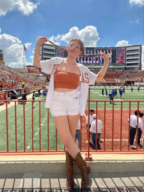 Ut Outfits, Ut Game Day Outfit, Ut Austin Game Day Outfit, Ut Longhorns, Ut Austin, Dream College, University Of Texas, Gameday Outfit, Football Games