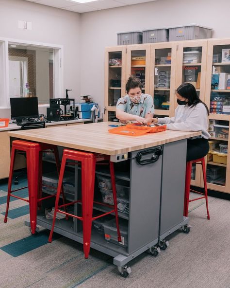 CEF Chameleon tables offer plenty of storage, integrated electrical, optional chemical resistant tops. Perfect for makerspaces and science labs! #ScienceLab #MakerSpace #Laboratory #STEM #Furniture # Education #University #College Makerspace Furniture, Teacher's Desk, Science Labs, Stem Lab, Education University, Stem Classroom, Storage Wall, Metal Stool, Teacher Desk