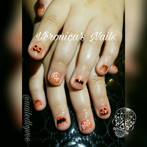 @nailedbyvee Halloween gel manicure toddler kids nails designs spooky bat pumpkin Halloween Gel Manicure, Halloween Nail Art Easy, Kids Nails, Disney Acrylic Nails, Kids Nail Designs, Girls Nail Designs, Holloween Nails, Bat Pumpkin, Witchy Nails