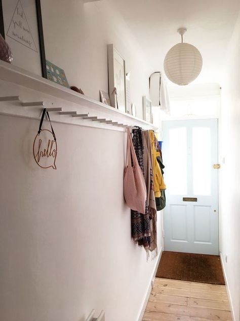 creative uses of peg rails around the house Victorian Hallway, Peg Rail, Narrow Hallway Ideas, Hallway Inspiration, Narrow Hallway Decorating, Clothes Hanging, Hallway Designs, Picture Shelves, Hallway Storage