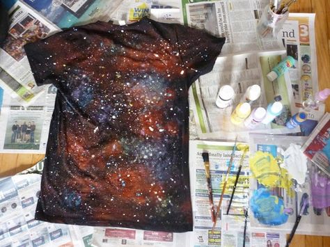 Shirt Reconstruction, Cousin Camp, Artsy Crafts, Diy Tie Dye Shirts, Galaxy Shirt, Diy Galaxy, Shirt Tutorial, Tie Dye Crafts, Galaxy T Shirt