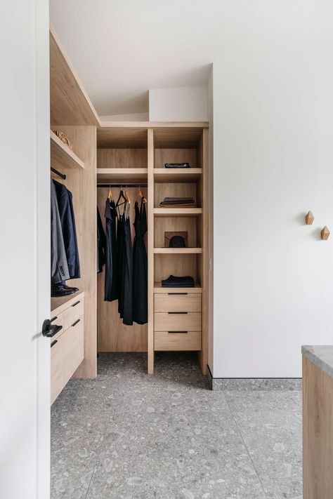 Terrazzo Bedroom Floor, Terrazzo Bedroom, Grey Terrazzo Floor, Custom Walk In Closet, Terrazo Flooring, Adams Homes, Loft Office, Country House Design, Master Ensuite