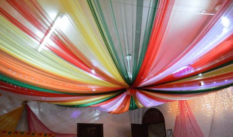 Spurce Up Cieling with Colored Dupattas - DIY Holi Decoration Ideas Holi Decoration, Small Kitchen Bar, Holi Colors, Holi Festival, Stylish Beds, Pretty Designs, Candle Holder Decor, Background Decoration, Candle Dinner