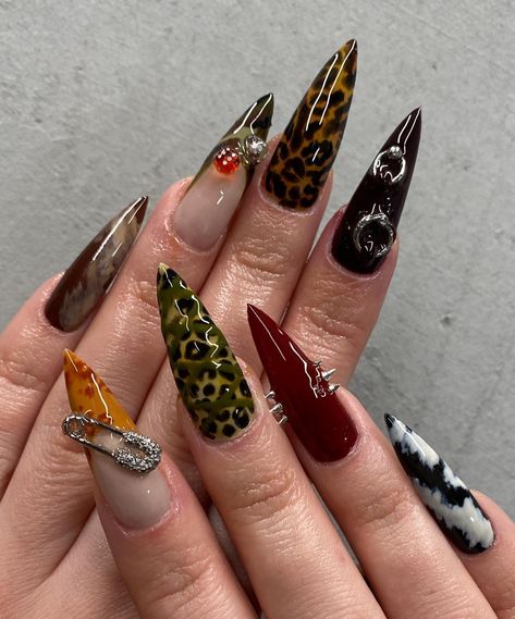 Nails By T (@nailsssbyttt) • Instagram photos and videos Fur Nails, Punk Nails, Vintage Nails, Claw Nails, Unique Acrylic Nails, Nails Makeup, Hair Nails, Fire Nails, Funky Nails