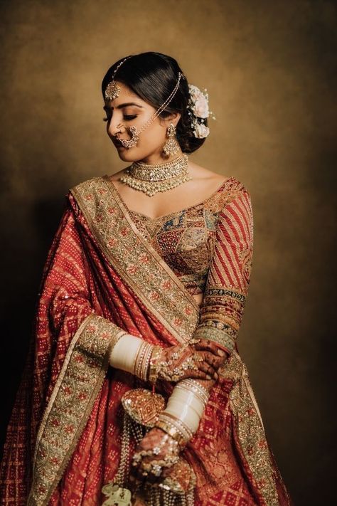 Photo Pose For Bride, Bride Indian Poses, Wedding Bride Photoshoot Ideas, Bride Portrait Indian, Indian Wedding Bride Poses, Bride Closeup Photography, Wedding Bridal Photography, Brides Photoshoot Poses, Indian Bride Poses Portraits