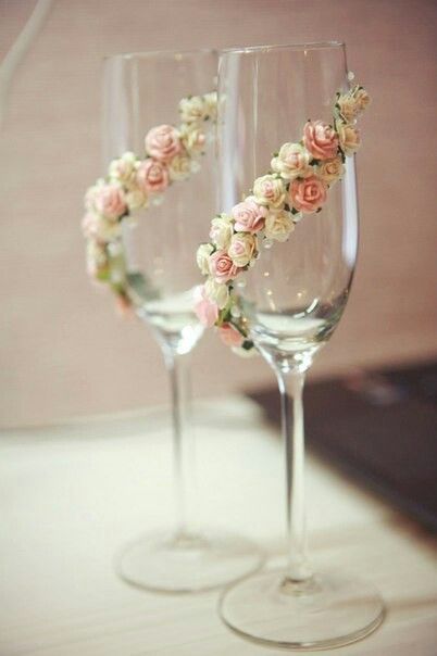 ♔  @princessulviyya Champagne Glasses Decorated, Glass Decor Ideas, Wine Glass Decor, Bride And Groom Glasses, Wedding Toasting Glasses, Wedding Wine Glasses, Wedding Champagne Glasses, Decorated Wine Glasses, Wedding Gifts Packaging