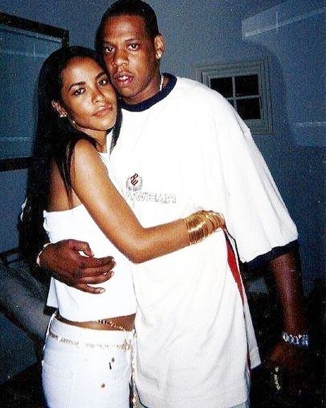 Find out the reported reason Aaliyah and Jay-Z allegedly stopped dating. Rip Aaliyah, Aaliyah Jay, Style Année 80, Aaliyah Dana Haughton, Aaliyah Style, Aaliyah Haughton, Real Hip Hop, Hip Hop And R&b, Couple Style