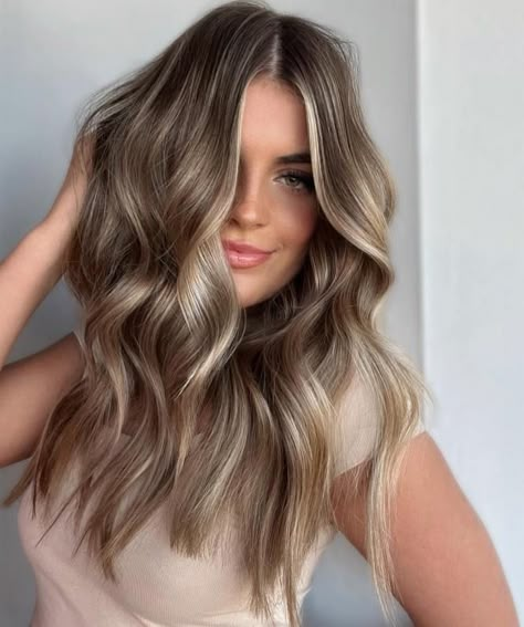 Walnut Brown and Metallic Blonde Balayage Natural Dark Blonde Hair, Blonde Highlights With Lowlights, Blonde Highlights Ideas, Icy Blonde Highlights, Mushroom Hair, Highlights Ideas, Balayage Blond, Brunette Hair With Highlights, Dirty Blonde Hair