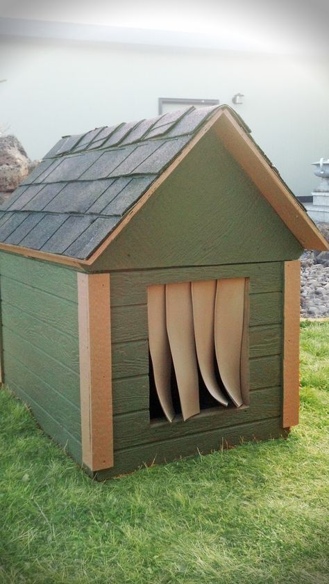 Cozy insulated dog house to keep your best friend warm in the winter months! Dog House Plans Insulated, Winter Dog House, Small Dog House, Insulated Dog House, Wood Dog House, Family Friendly Dogs, Build A Dog House, Large Dog House, Dog House Plans