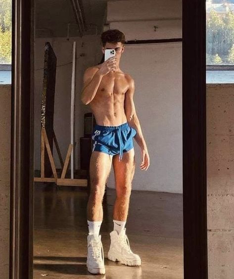 Trendy Boy Outfits Summer, Gay Boy Outfits, 남성 근육, Look 80s, Trendy Boy Outfits, Tumblr Boys, Aesthetic Guys, Photography Poses For Men, Streetwear Men Outfits