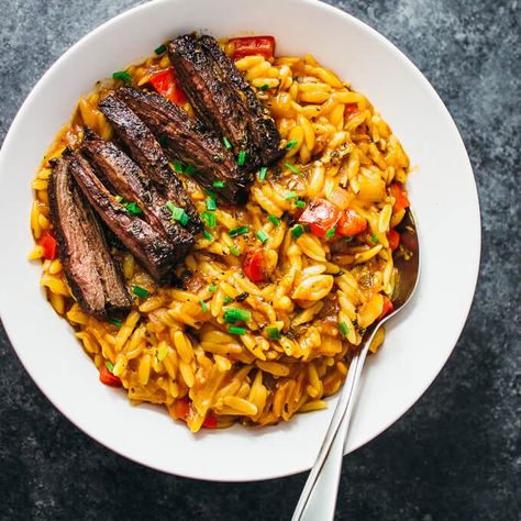 Skirt steak orzo pasta skillet Steak Orzo, Skirt Steak Dinner Ideas, Skirt Steak Dinner, Steak Pasta Recipes, Dinner Ideas Pasta, Steak Dinner Ideas, Creamy Orzo Pasta, Steak Sides, Creamy Orzo