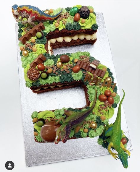 Dinosaur Cakes For Boys, Dinosaur Cupcake Cake, Dinasour Birthday, Volcano Cake, Dinosaur Cupcakes, Dino Cake, Letter Cake, Dinosaur Birthday Cakes, Fest Temaer