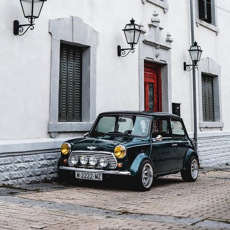 Old Mini Cooper, Rover Mini Cooper, Vw Pickup, Pocket Rocket, Mini Cooper Classic, Austin Mini, Mini Coopers, Mini Car, Mini Cooper S