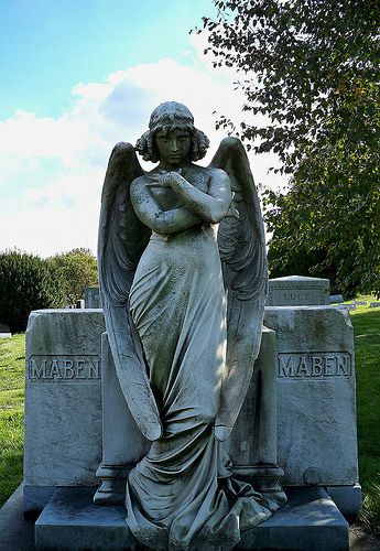 Greenwood Cemetery, Cemetery Angels, Cemetery Statues, Living Statue, Ancient Greek Sculpture, Cemetery Headstones, Turn To Stone, Angel Statue, Cemetery Art