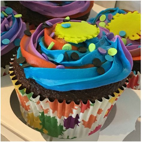 Splatoon Birthday Cake, Splatoon Cupcakes, Splatoon Party Decorations, Splatoon Birthday Party Ideas, Splatoon Party Games, Splatoon Birthday Party Invitations, Party Themes For Boys, Chocolate Cupcakes, Splatoon