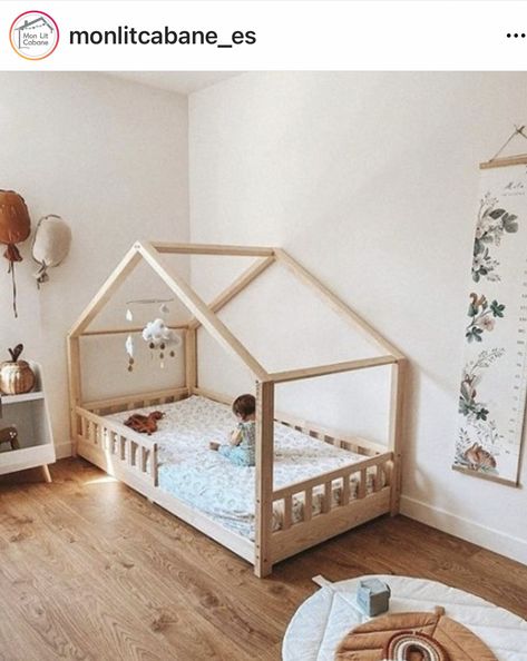 Montesorri Bed, Montessori Floor Bed, Baby Clothes Organization, Toddler Rooms, Floor Bed, Big Girl Rooms, Toddler Room, Bedroom Themes, Boy's Room