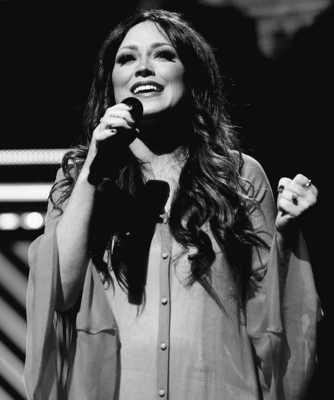 Kari Jobe, Style Star, Anime Pictures, Cool Anime Pictures, Female Singers, Inspirational People, Star Fashion, Singers, Singing